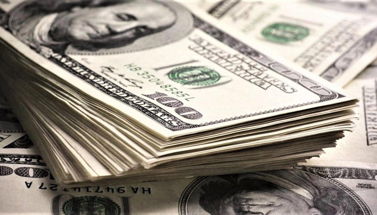 Alerta de devaluacioacuten- economista advierte que el doacutelar podriacutea superar los 1500 hacia fin de antildeo