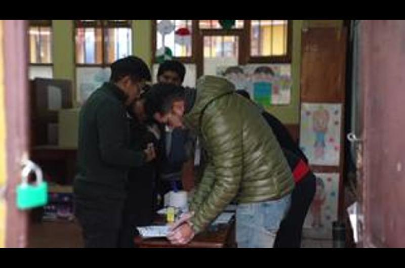 El Tribunal Electoral califica de tranquila la media jornada de votacioacuten en Bolivia