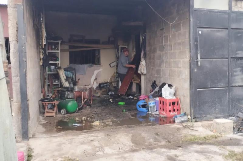 Se incendioacute una casa con una familia adentro- una mujer estaacute en terapia
