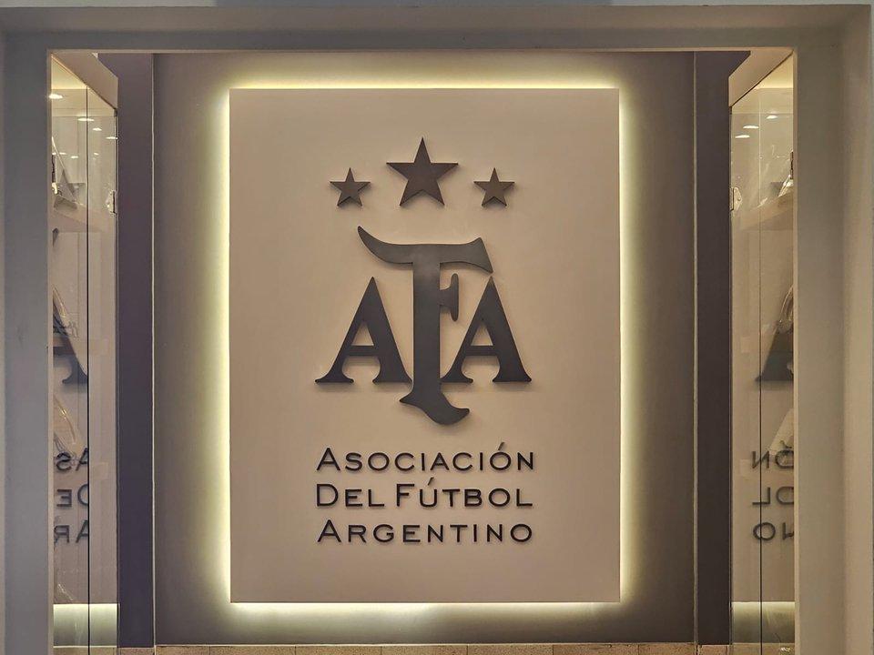 La AFA despidioacute a un aacuterbitro por ldquoatentar contra los valores del fuacutetbolrdquo