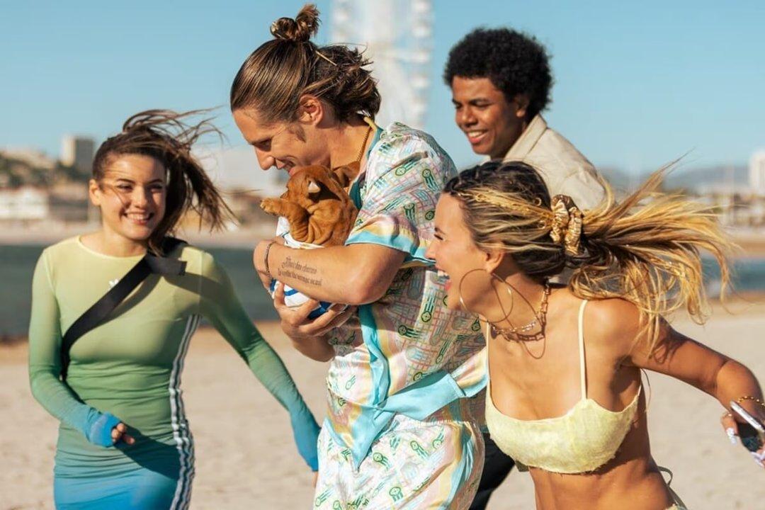 Coacutemo es Joacutevenes y Millonarios la serie francesa de Netflix que le pelea a Merlina y En el barro