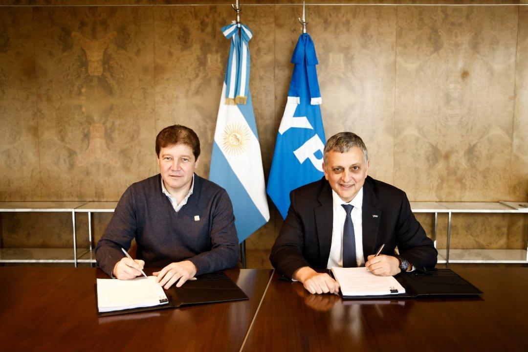 YPF y Tierra del Fuego avanzan en el traspaso de las aacutereas convencionales