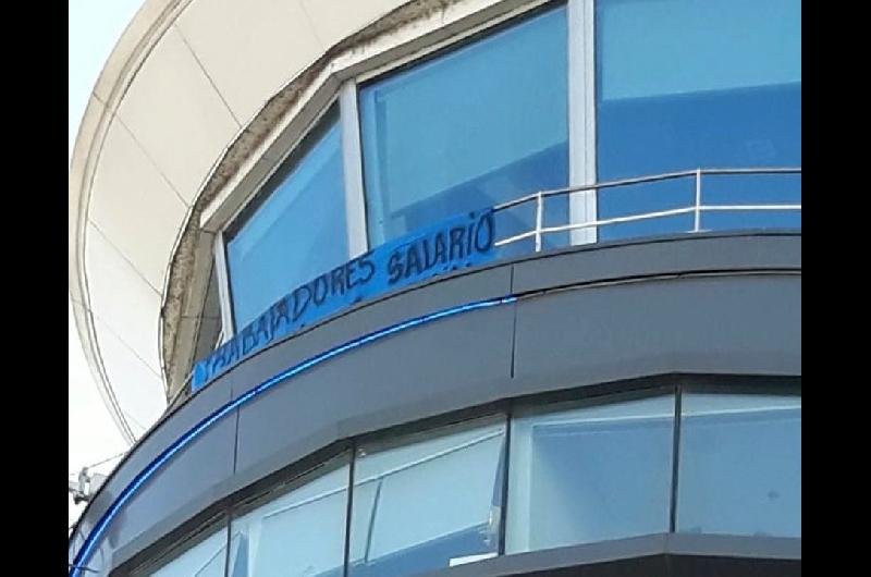 Controladores aeacutereos anuncian paros escalonados desde el 22 de agosto