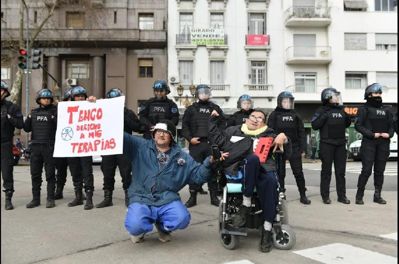 El Gobierno anuncioacute que analiza aplicar un aumento en las prestaciones a personas con discapacidad 