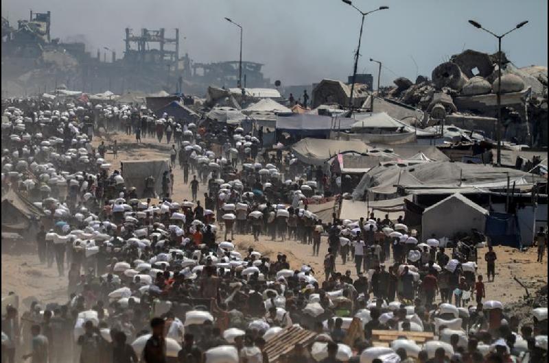 Palestinos exigen la apertura de los cruces fronterizos en medio del feacuterreo bloqueo israeliacute