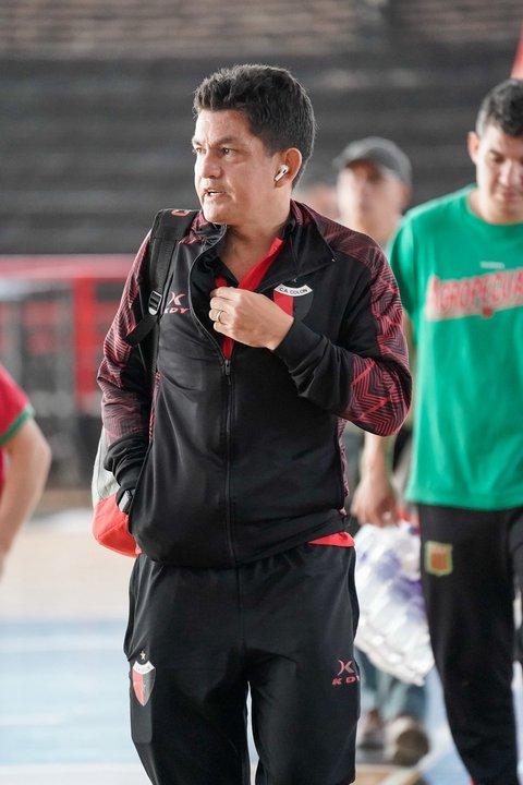 Coloacuten tendraacute su cuarto entrenador en este 2025