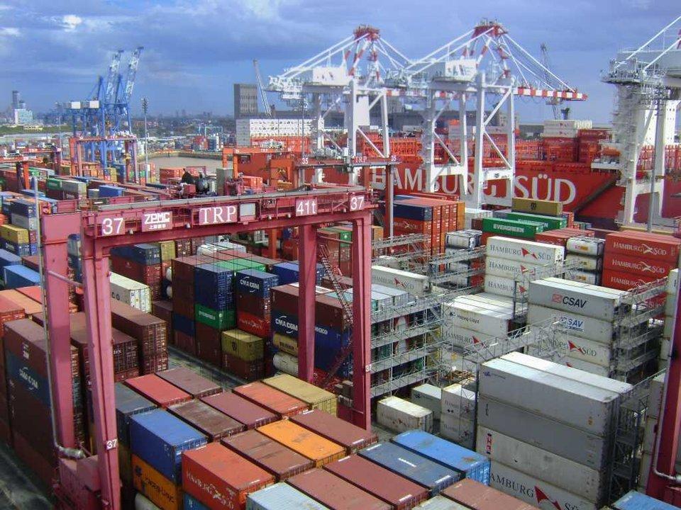 El superaacutevit comercial sigue creciendo y rozoacute los USD 1000 millones en julio