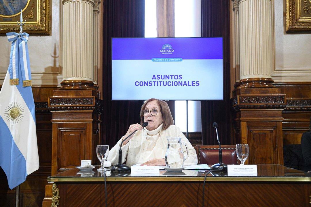 El Gobierno acorralado- senadores opositores dictaminaraacuten un proyecto que regula los decretos