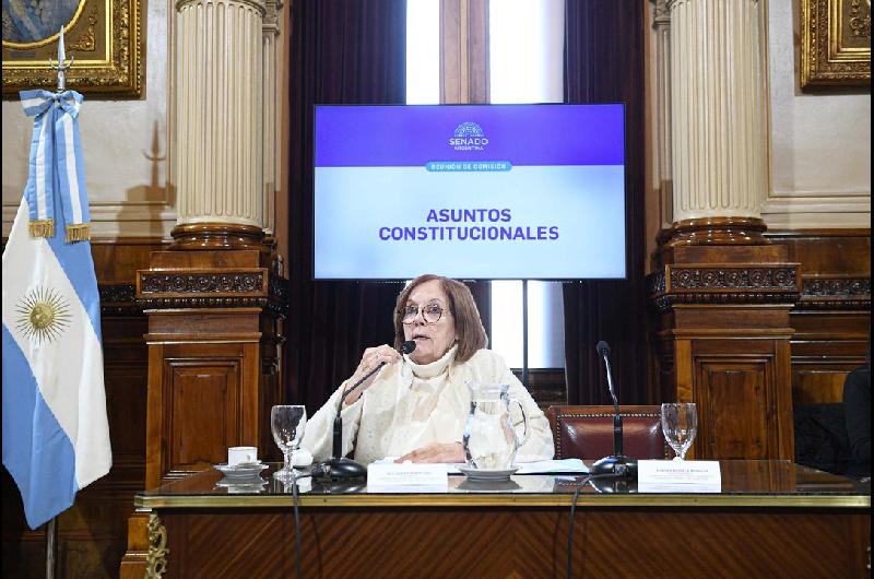 El Gobierno acorralado- senadores opositores dictaminaraacuten un proyecto que regula los decretos