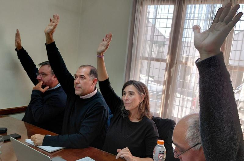 Profesionales rechazaron propuesta salarial y continuacutean plan de lucha