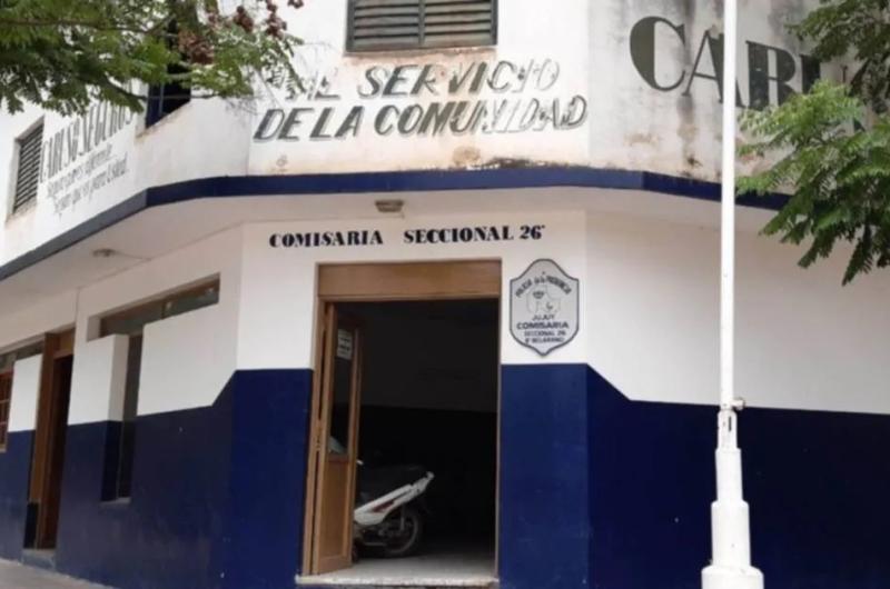 Mujer descubrioacute a su pareja policiacutea en ropa interior con una compantildeera