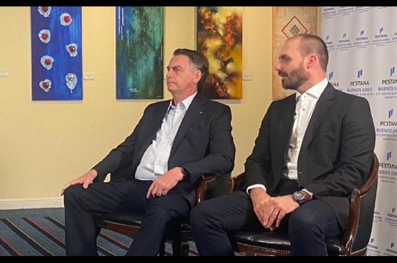 Policiacutea Federal de Brasil acusa a Jair Bolsonaro y a su hijo Eduardo de obstruccioacuten judicial en trama golpista