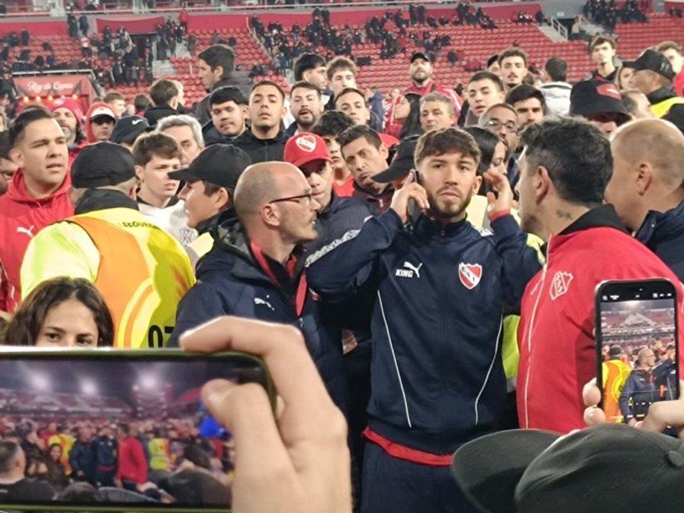 Los jugadores chilenos de Independiente repudiaron la violencia en Avellaneda
