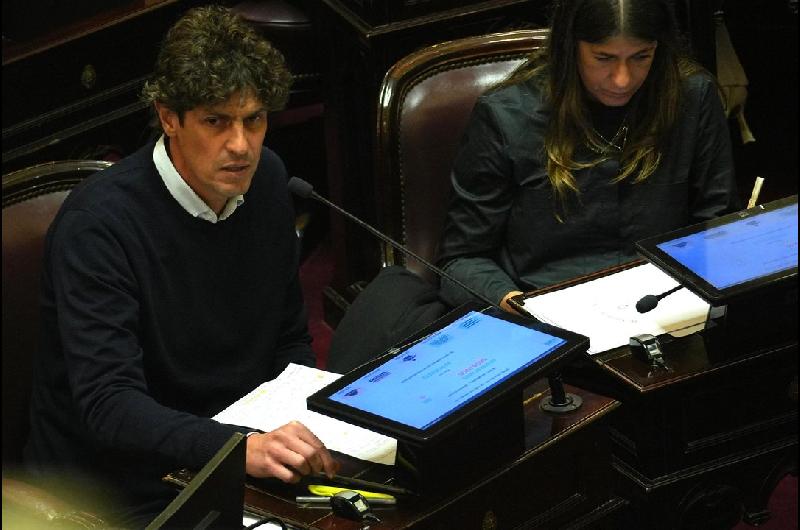 Lousteau- Mientras someten a las familias a un ajuste sin precedentes roban
