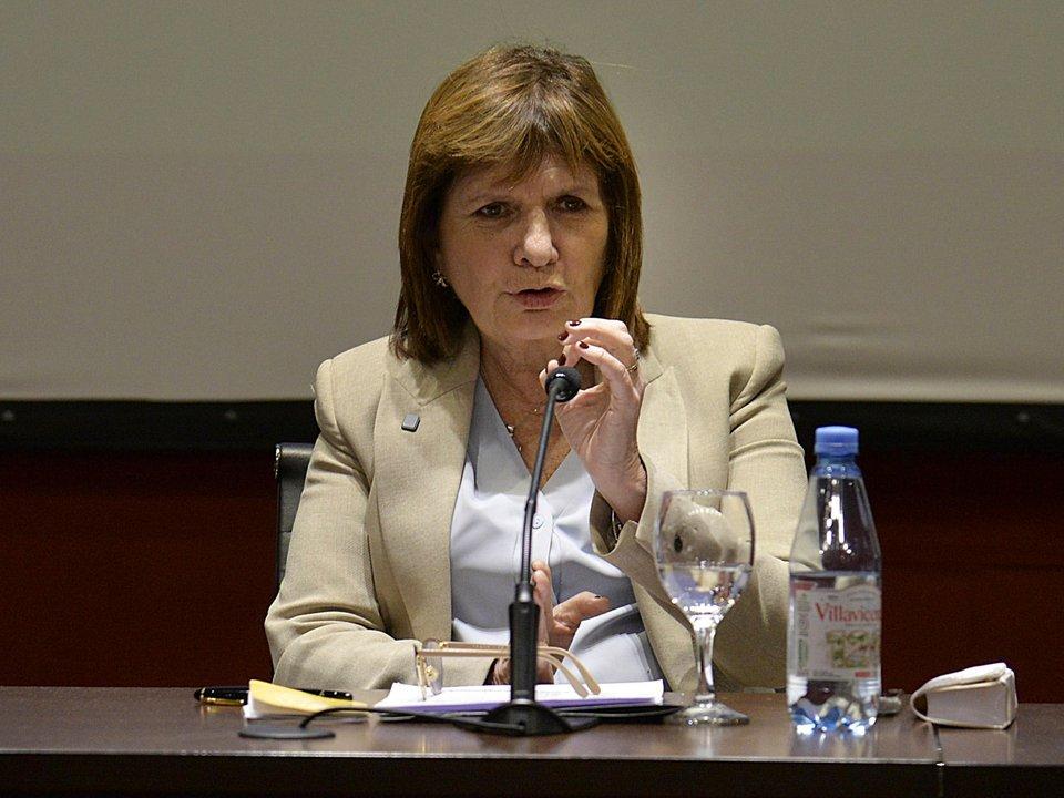 Bullrich tratoacute de inuacutetil a Kicillof por los graves incidentes en la cancha de Independiente