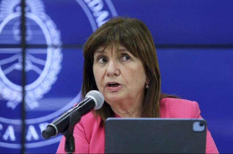 Patricia Bullrich de colgarse la bandera de la vuelta de los visitantes a tratarla de propaganda poliacutetica