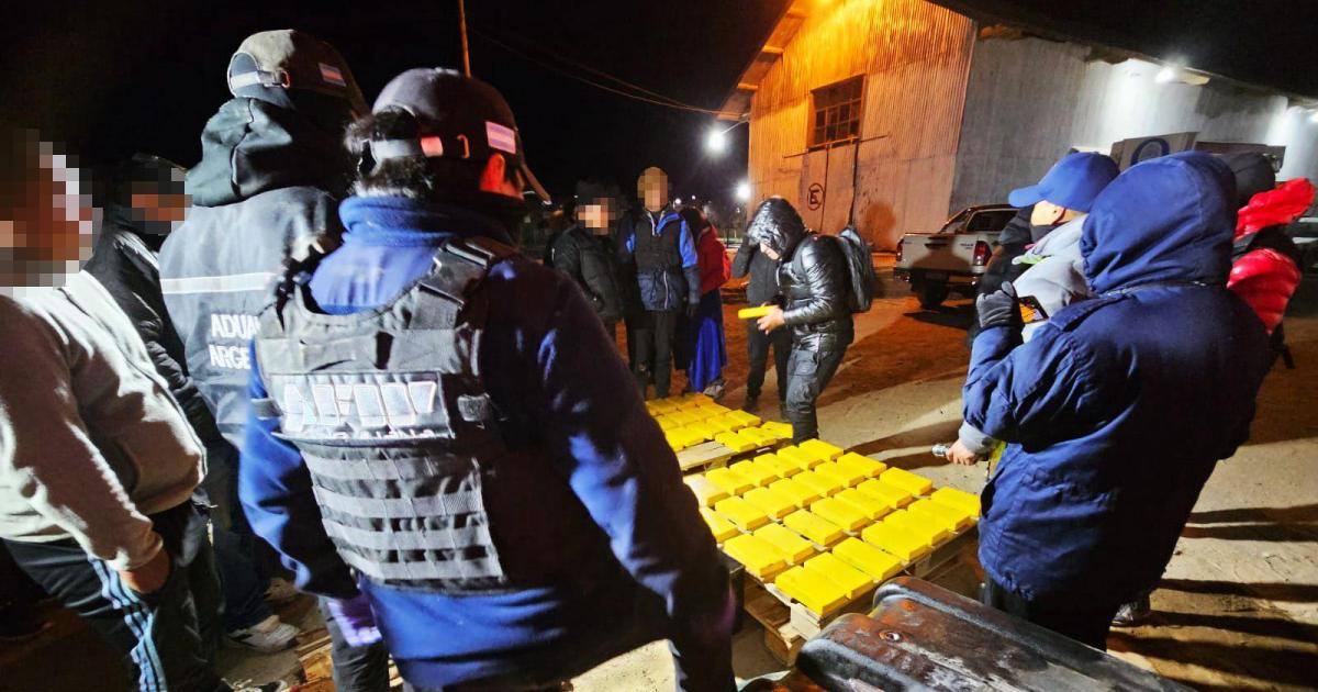 Secuestraron maacutes de 50 kilos de cocaiacutena ocultos en un camioacuten en La Quiaca