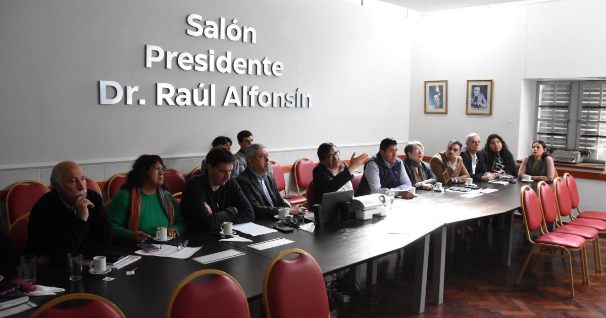 Diputados reciben a impulsor de un anteproyecto de ley de Economiacutea Social y Solidaria