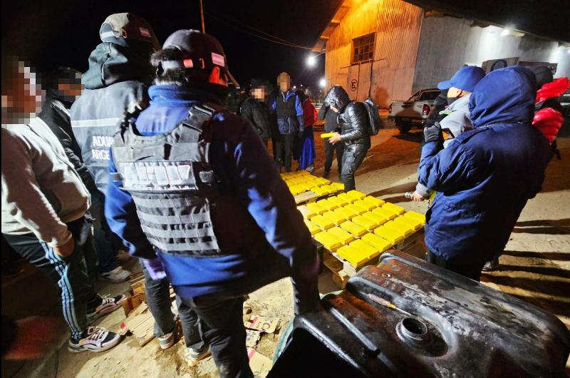 Secuestraron maacutes de 50 kilos de cocaiacutena ocultos en un camioacuten en La Quiaca