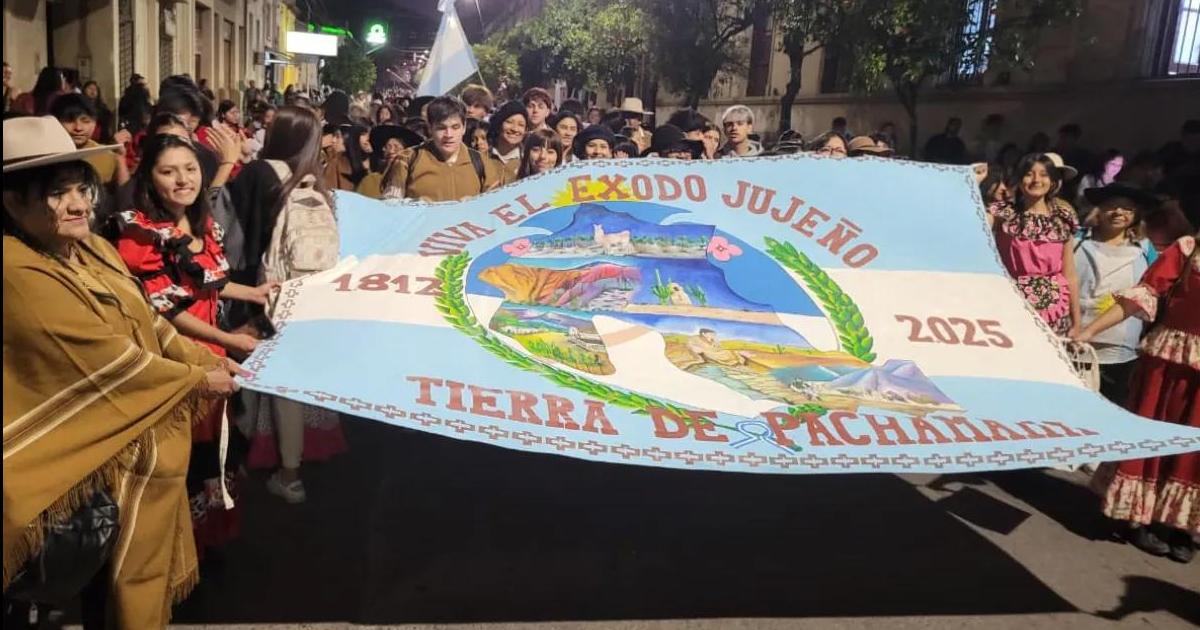 Espiacuteritu de jujentildeeidad en la Marcha Evocativa del Eacutexodo