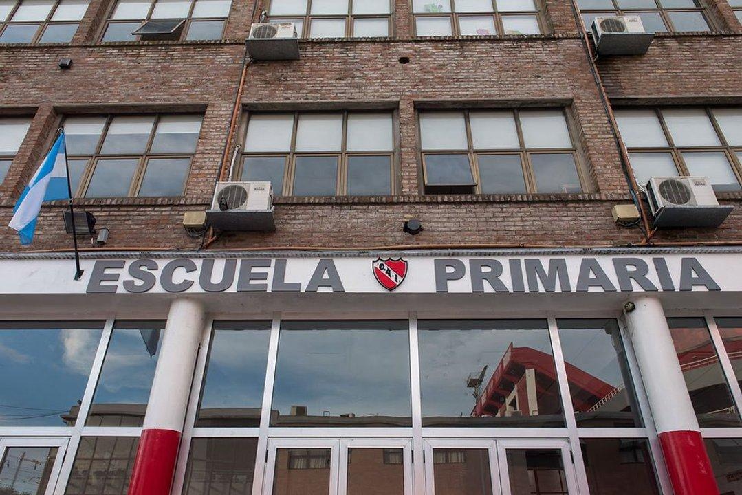 Independiente suspendioacute las clases por presencia de barras chilenos en Avellaneda