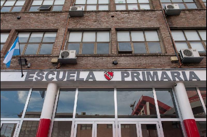 Independiente suspendioacute las clases por presencia de barras chilenos en Avellaneda