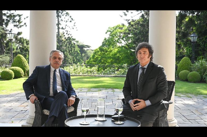 ldquoAl que mete los deditos en el tarrordquo- Alberto Fernaacutendez le cantoacute un tango a Milei por el caso Spagnuolo