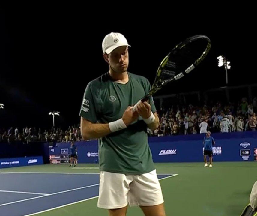 Botic Van de Zandschulp ganoacute dos partidos en un diacutea y es finalista de Winston Salem