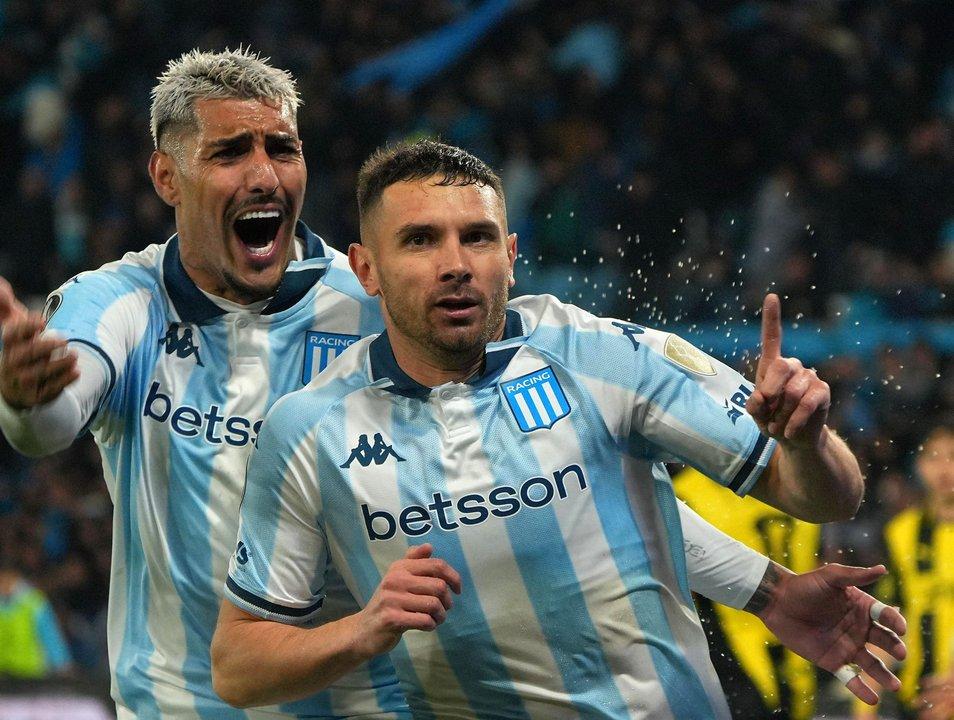 Racing quiere aprovechar el envioacuten aniacutemico para sorprender a Argentinos Juniors en La Paternal