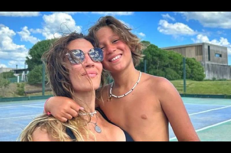 Jimena Baroacuten una madre orgullosa de la primera salida ldquode jodardquo de su hijo Momo- ldquoEjemplo de hombrerdquo