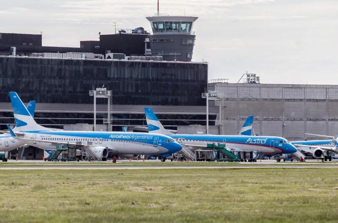 Controladores aeacutereos mantienen medidas de fuerza- Hace un antildeo que no tenemos aumento salarial