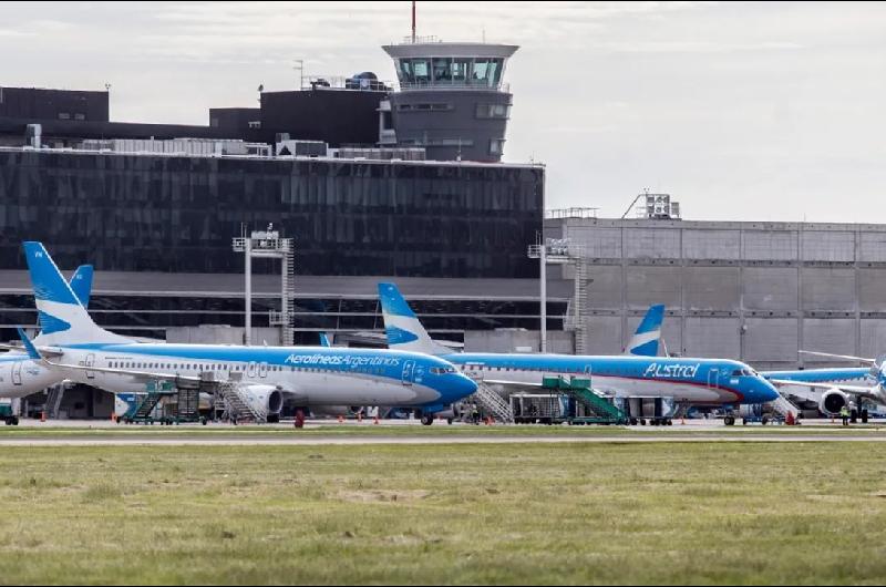 Controladores aeacutereos mantienen medidas de fuerza- Hace un antildeo que no tenemos aumento salarial