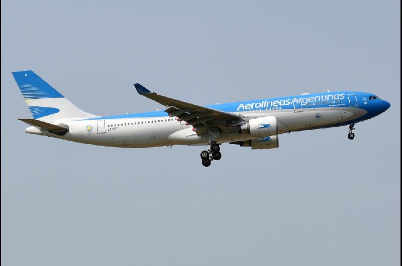 Aeroliacuteneas Argentinas cancelaraacute este domingo 46 vuelos por el paro de los Controladores aeacutereos