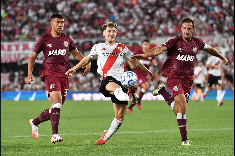 Coacutemo ver en vivo Lanuacutes vs River- horario y formaciones