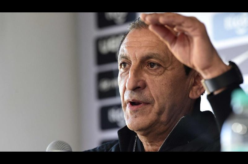 Con tan solo siete partidos dirigidos Ramoacuten Diacuteaz renuncioacute en Olimpia de Paraguay