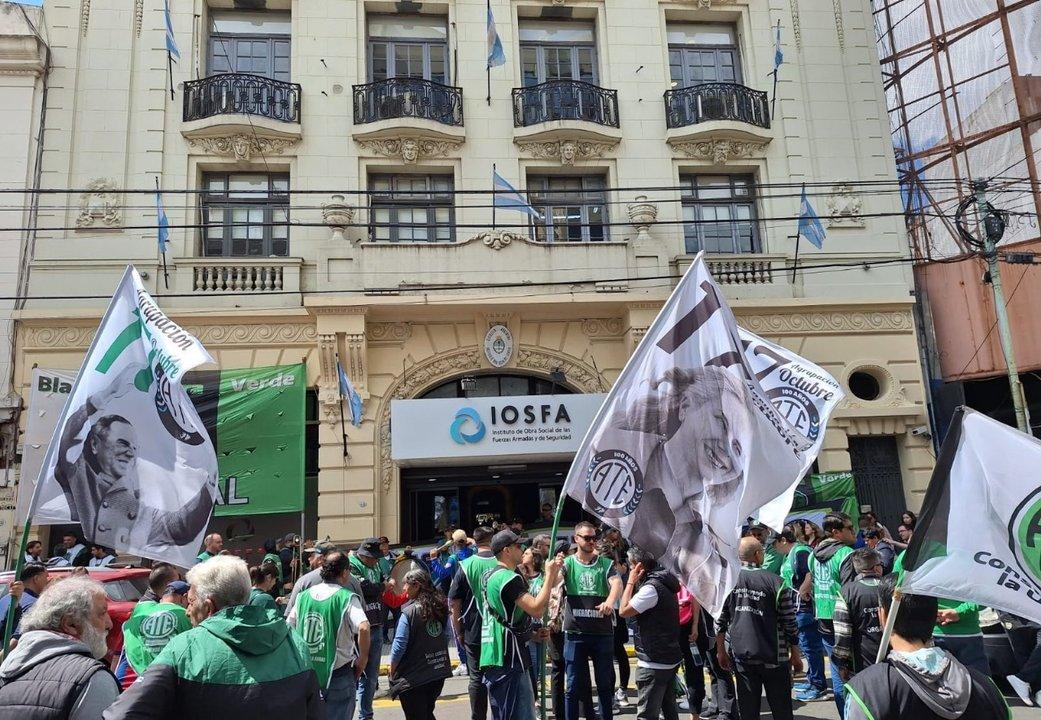 ATE pide investigar a Petri por un contrato entre la Obra Social de las Fuerzas Armadas y la Suizo Argentina