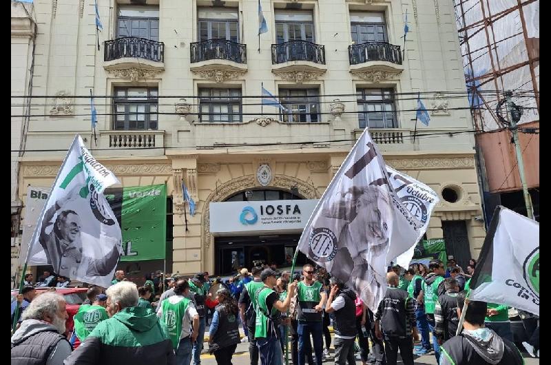 ATE pide investigar a Petri por un contrato entre la Obra Social de las Fuerzas Armadas y la Suizo Argentina