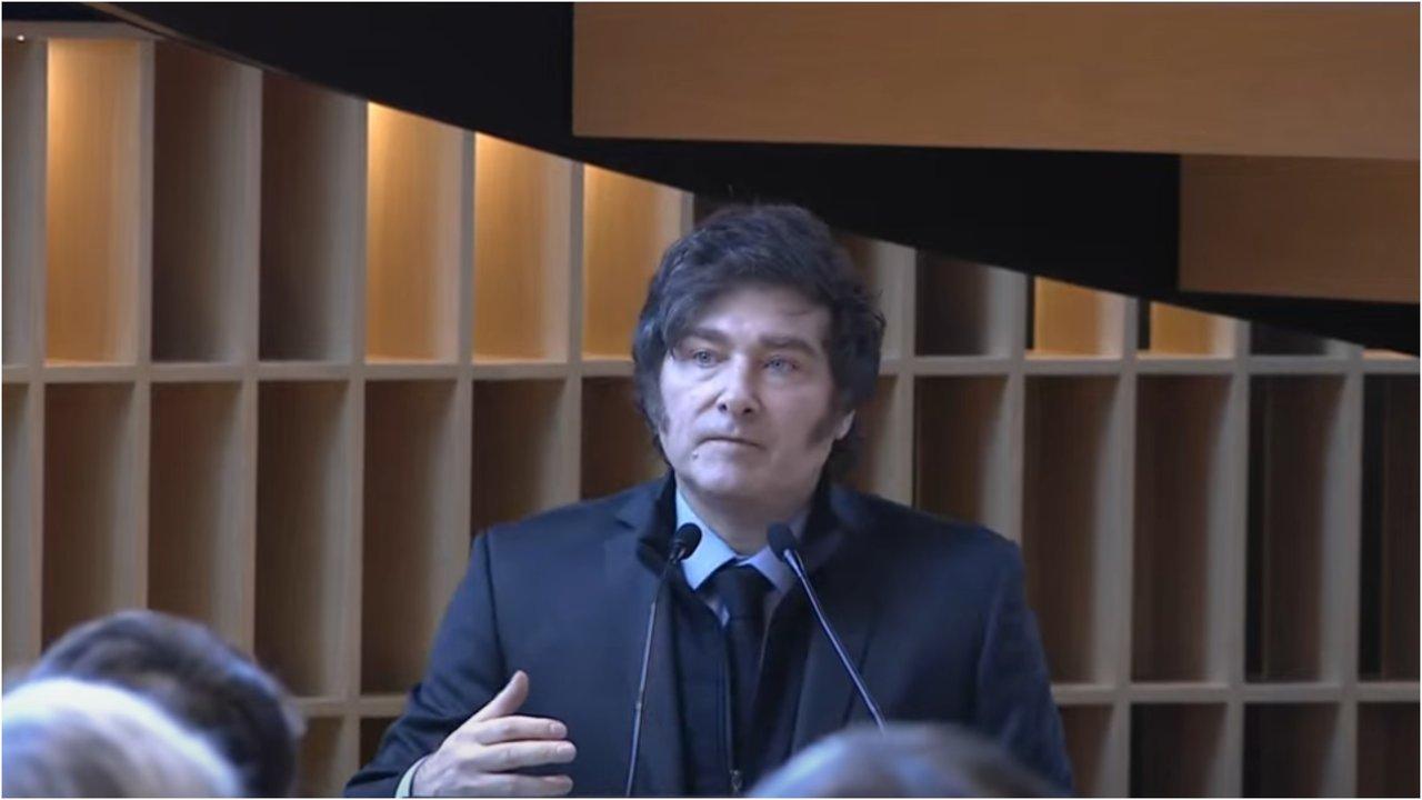 Javier Milei en medio del escaacutendalo- No me importa el dantildeo que puedan hacerme de acaacute a las elecciones