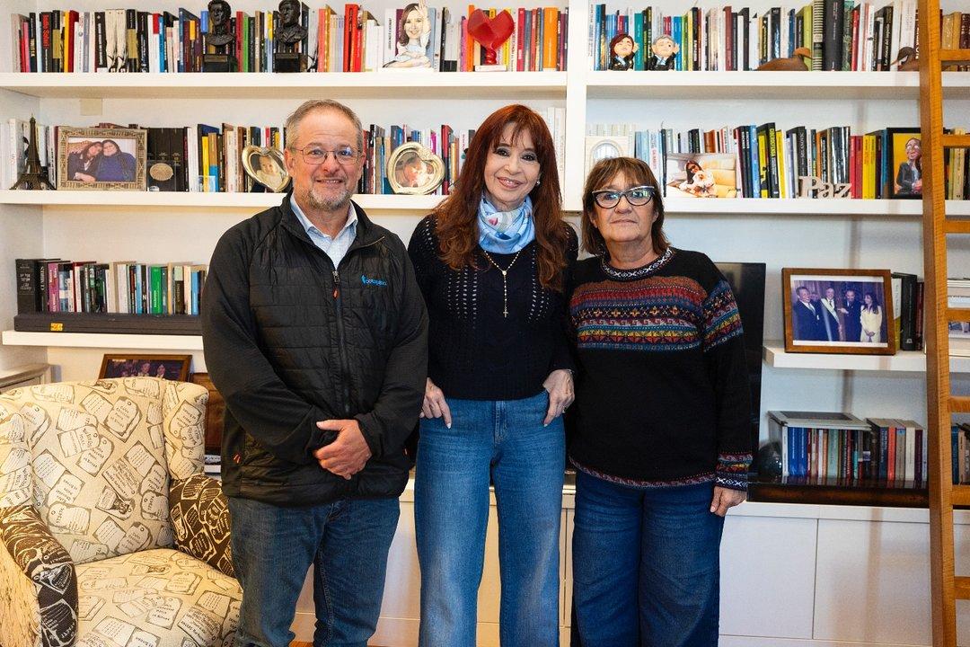 Cristina Kirchner recibioacute al titular del gremio docente mundial y criticoacute la cataacutestrofe social de Milei