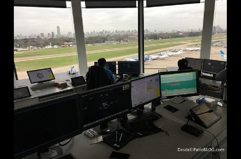Los controladores aeacutereos cumplen una nueva jornada de paro 