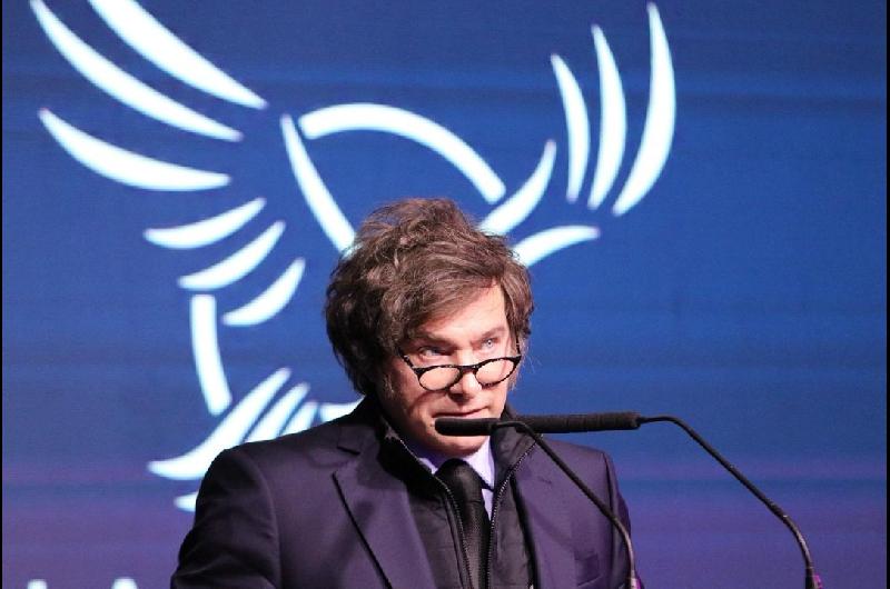 Javier Milei visita el Regimiento de Patricios en medio de la poleacutemica por la filtracioacuten de los audios