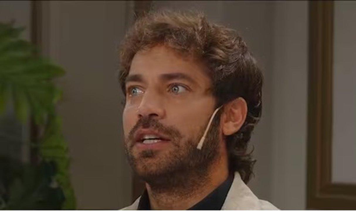 Benjamiacuten Alfonso reveloacute que sufrioacute acoso cuando graboacute la serie Valeria en Espantildea