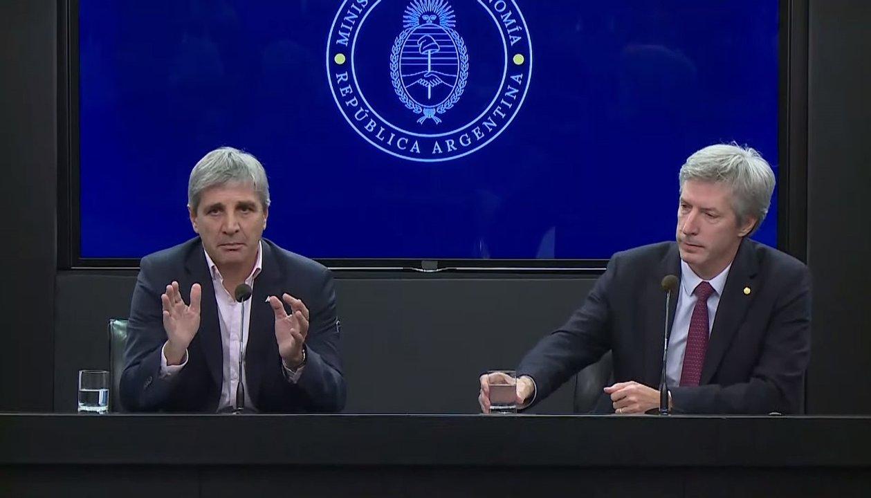En medio de la suba del riesgo paiacutes y de tasas el Gobierno ajusta auacuten maacutes el monitoreo del mercado financiero