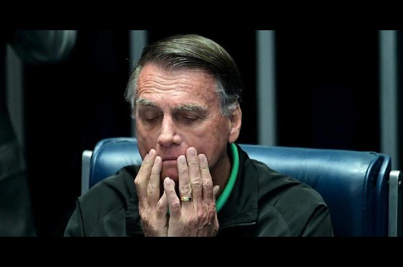 Brasil- ordenaron extremar la vigilancia sobre Bolsonaro por riesgo de fuga