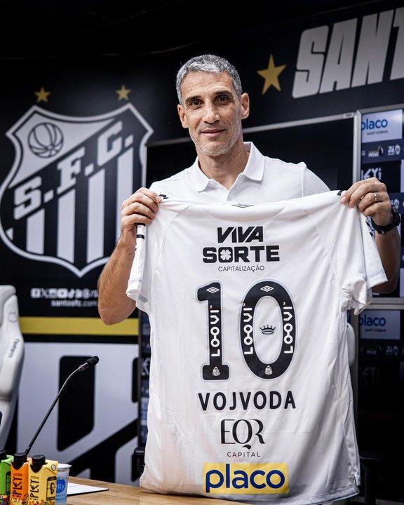 El DT argentino Juan Pablo Vojvoda seraacute entrenador del Santos de Neymar