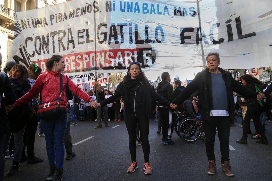 Madres y familiares de viacutectimas realizan la 11#7491 Marcha Nacional contra el Gatillo Faacutecil 