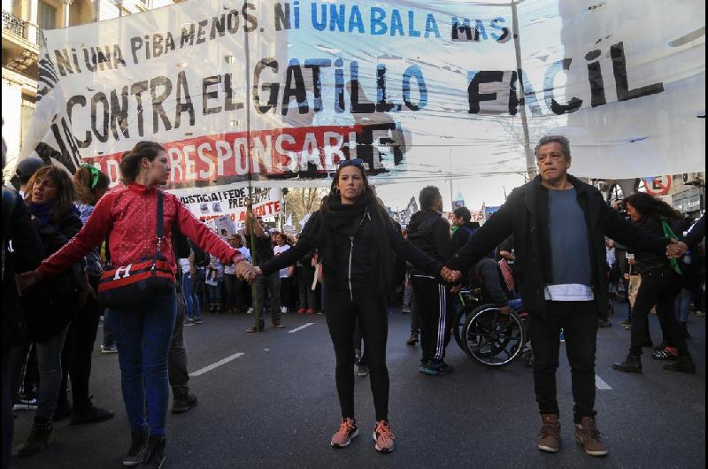 Madres y familiares de viacutectimas realizan la 11#7491 Marcha Nacional contra el Gatillo Faacutecil 