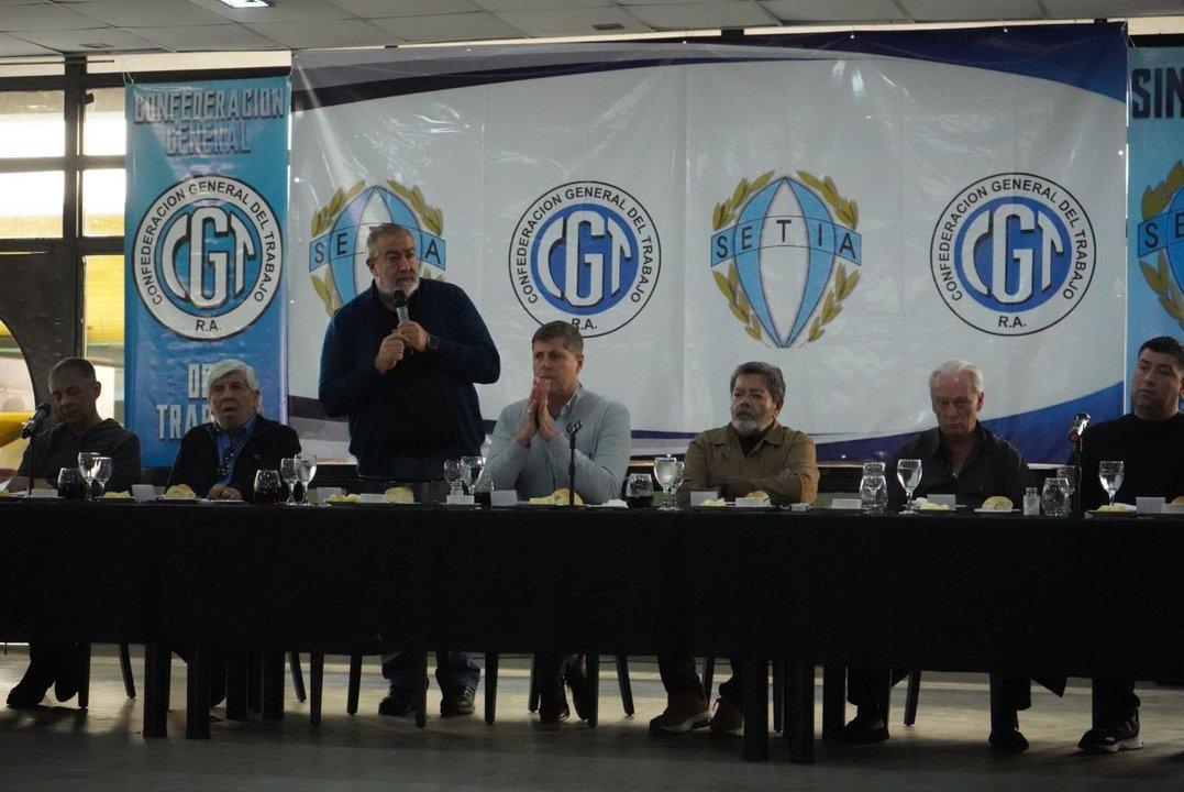 Con maacutes de 120 secretarios generales comenzoacute la cumbre de la CGT con la mira puesta en su futura conduccioacuten