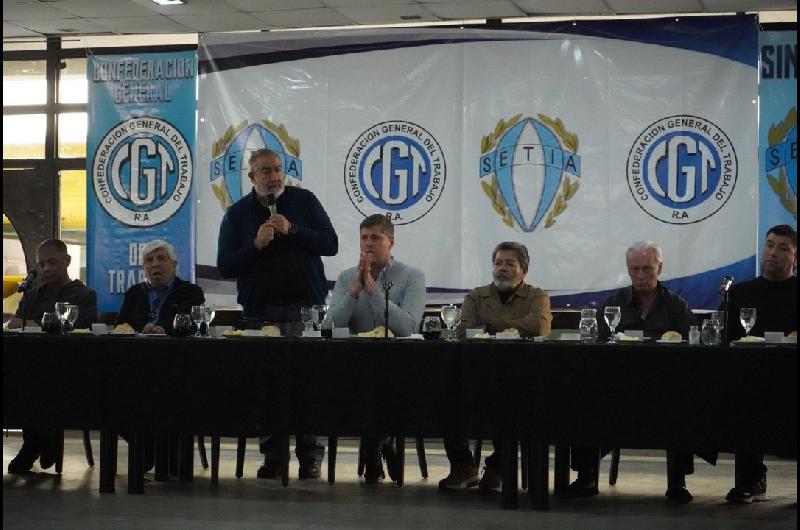 Con maacutes de 120 secretarios generales comenzoacute la cumbre de la CGT con la mira puesta en su futura conduccioacuten