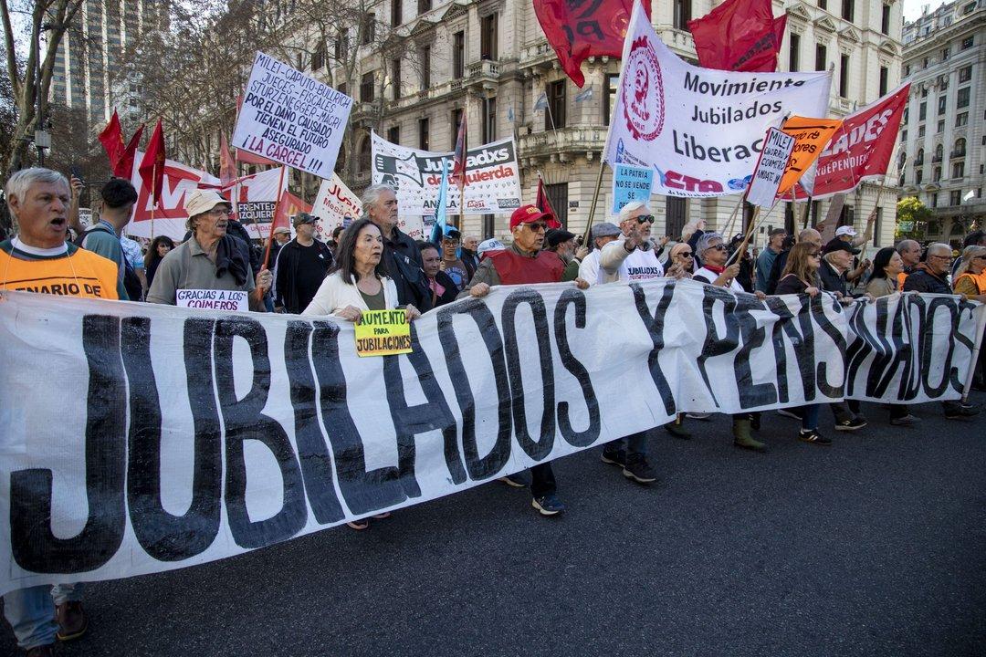 Los jubilados hicieron una nueva marcha con radio abierta en el Congreso